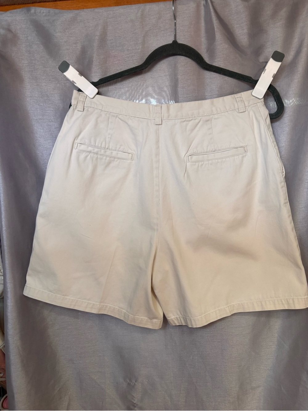 Eddie Bauer Women's Flat Front Shorts in Light Tan - Picture 3 of 3